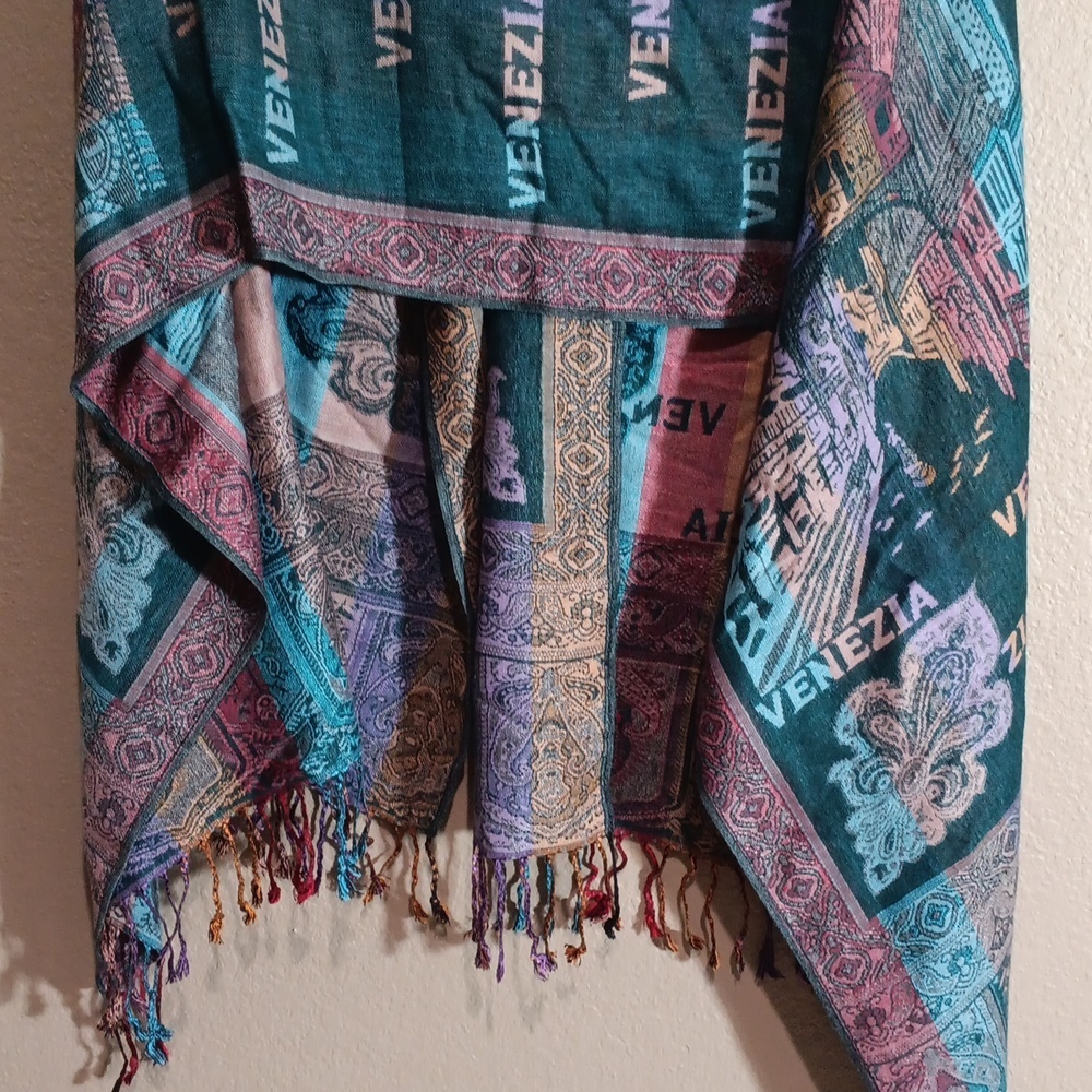 Venezia Eye Catching Scarf/Shawl - Picture 4 of 4